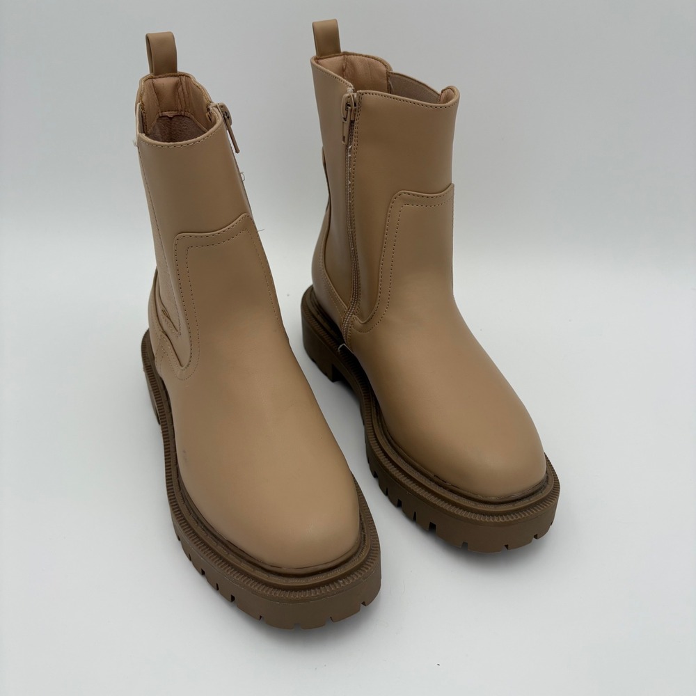 American Eagle Tan Chelsea Boots Women's‎ Size 6 Lug Sole Ankle Booties
